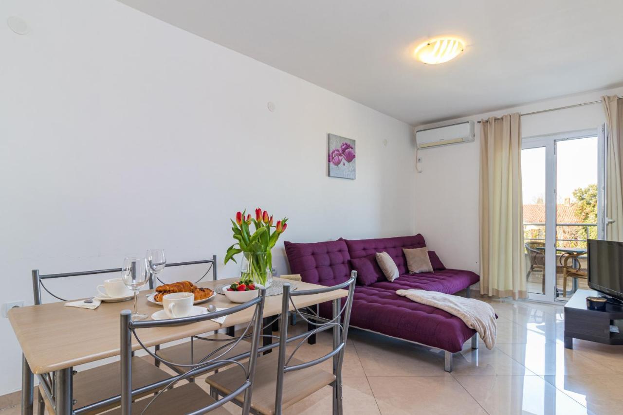 Apartments And Rooms Alenka Banjole Exterior photo