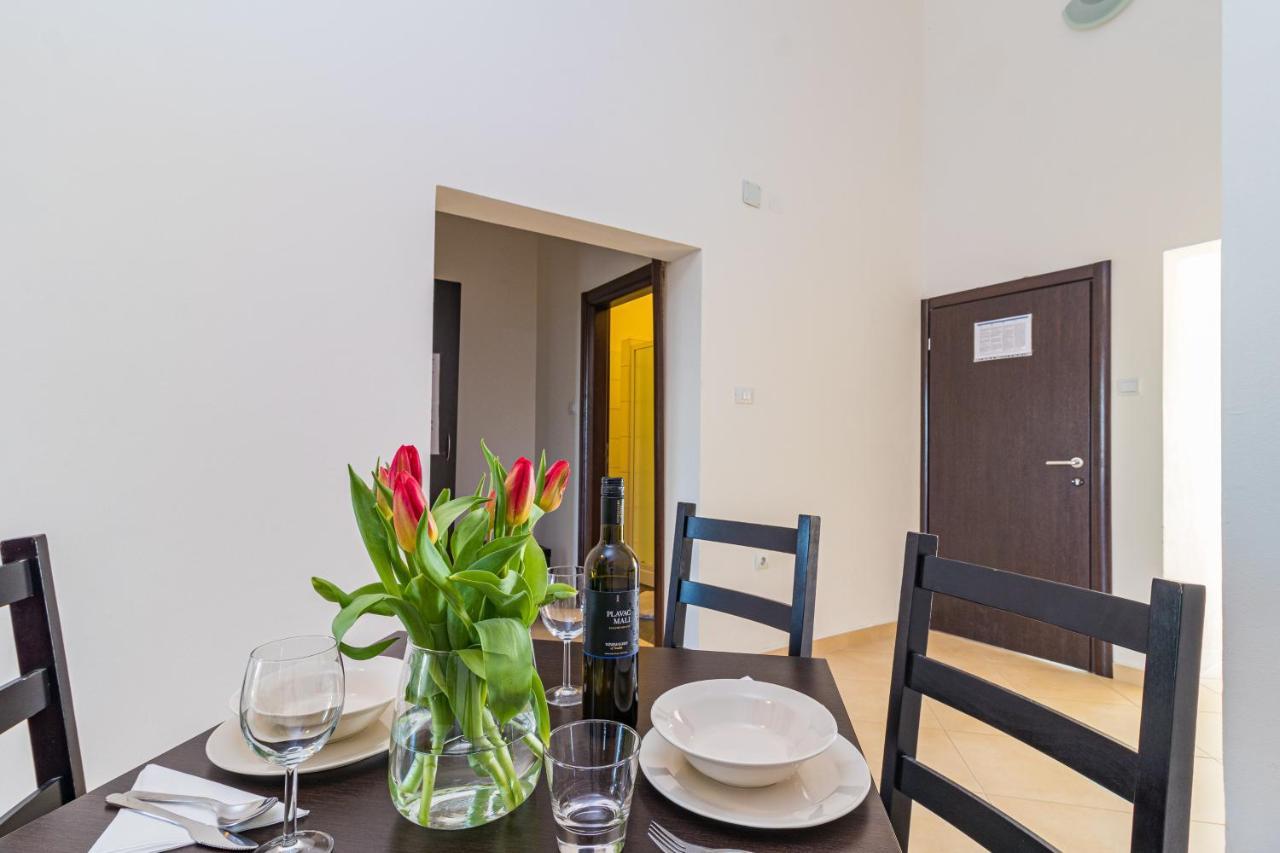Apartments And Rooms Alenka Banjole Exterior photo