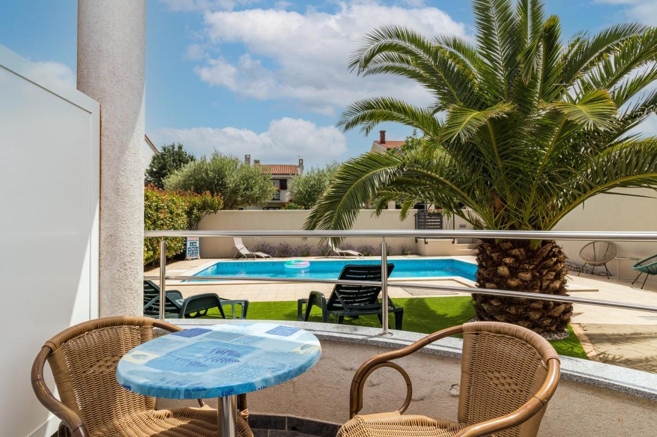 Apartments And Rooms Alenka Banjole Exterior photo