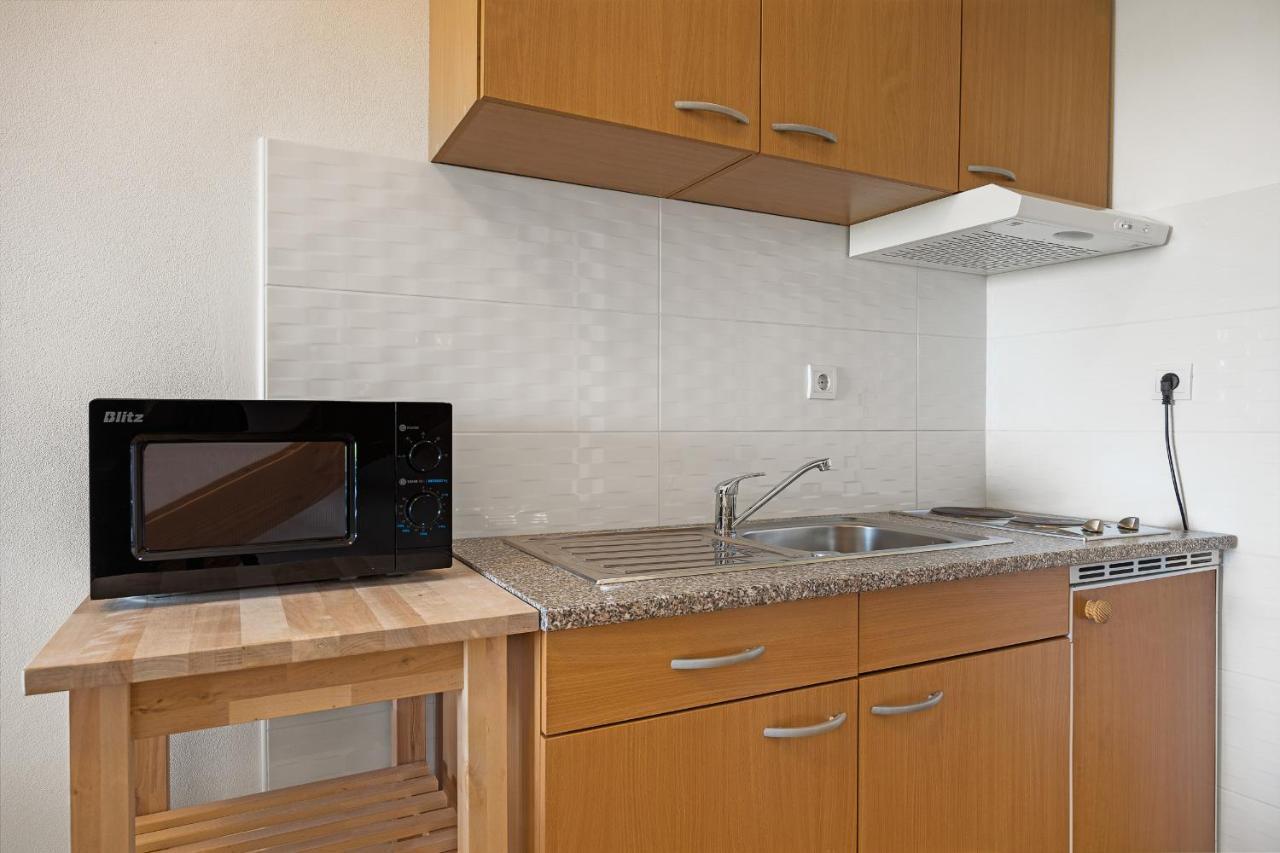 Apartments And Rooms Alenka Banjole Exterior photo