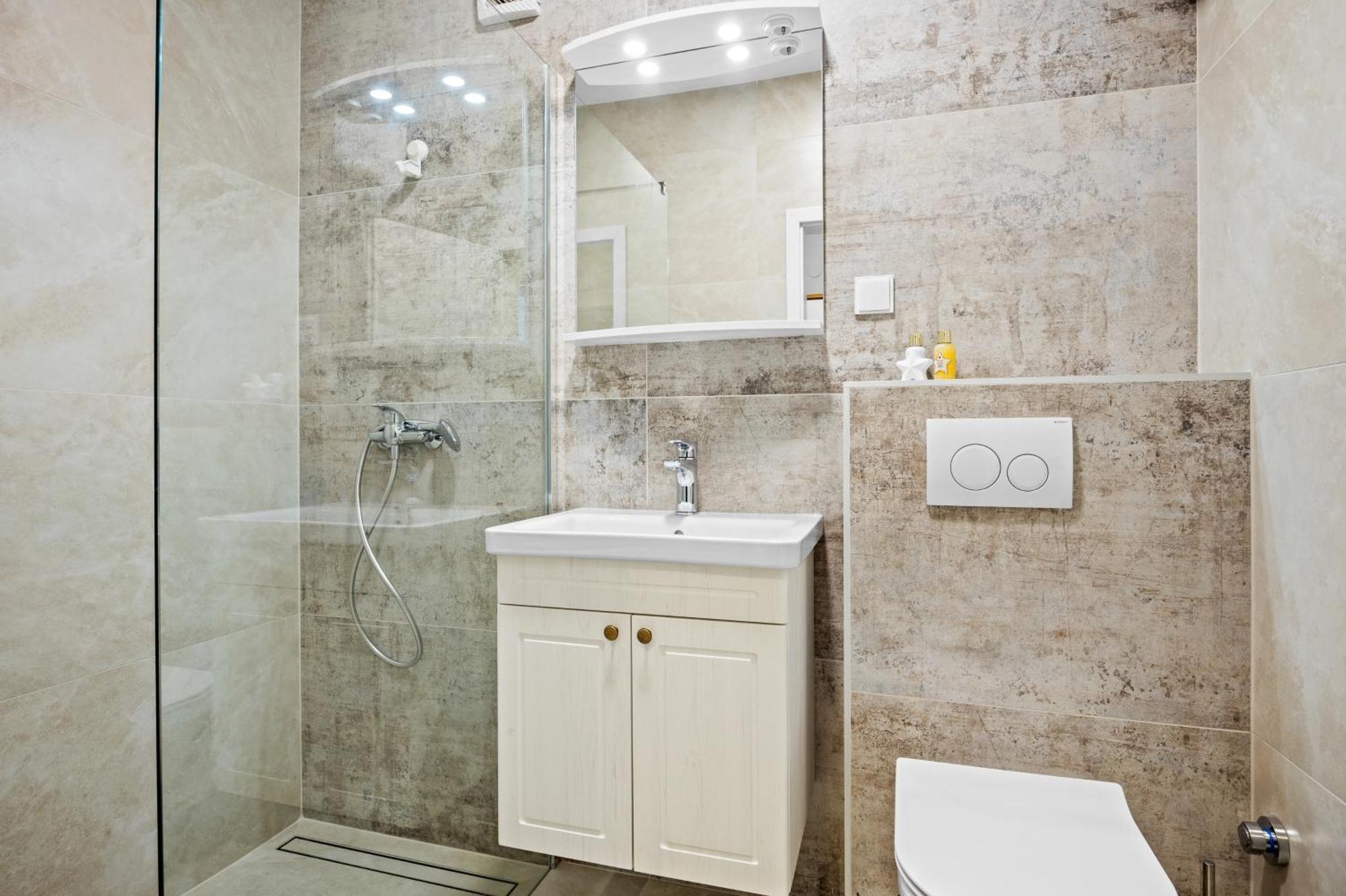 Apartments And Rooms Alenka Banjole Exterior photo